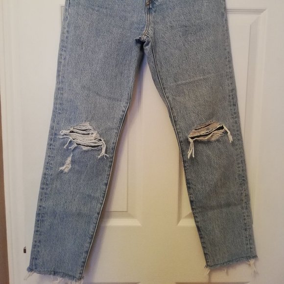 Gently Used Levi's Wedgie Straight Jeans - Picture 4 of 4